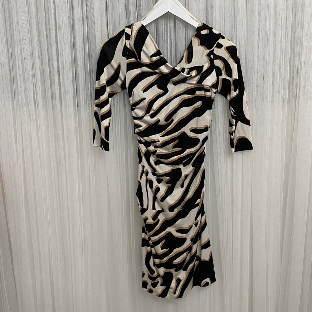 Diane Von Furstenberg Black and Cream Zebra “Bentley” 3/4 Sleeve 100% Silk Dress - Picture 4 of 16
